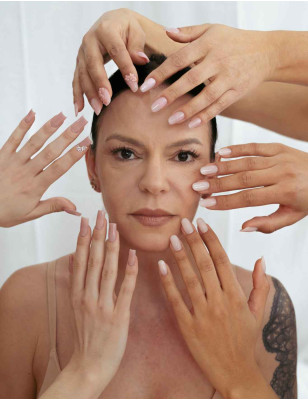 Acrygel Liquid light: gel costruttore rosa carne per un effetto elegante